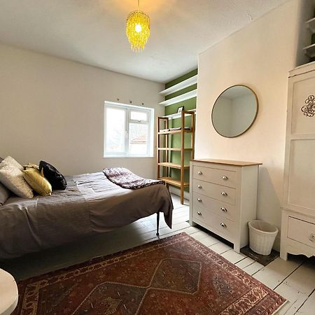 Charming Cottage Retreat With Garden - Sleeps 12 Bristol Extérieur photo