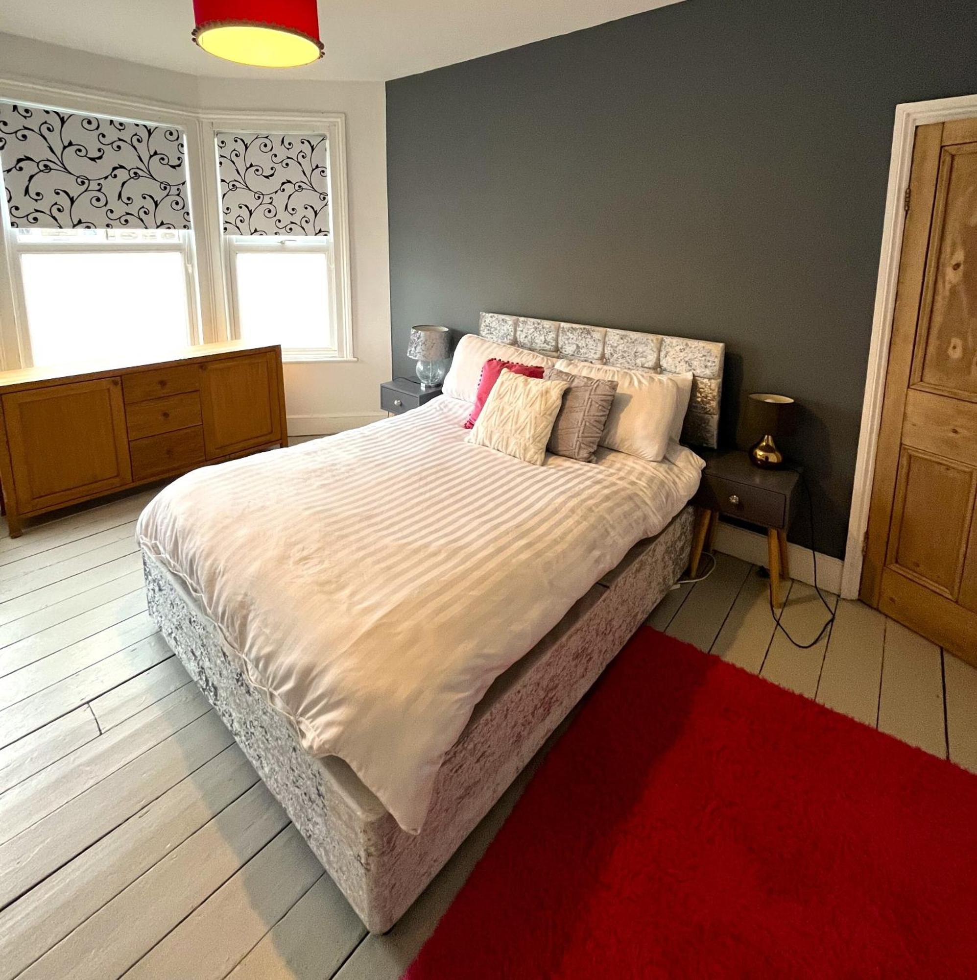 Charming Cottage Retreat With Garden - Sleeps 12 Bristol Extérieur photo